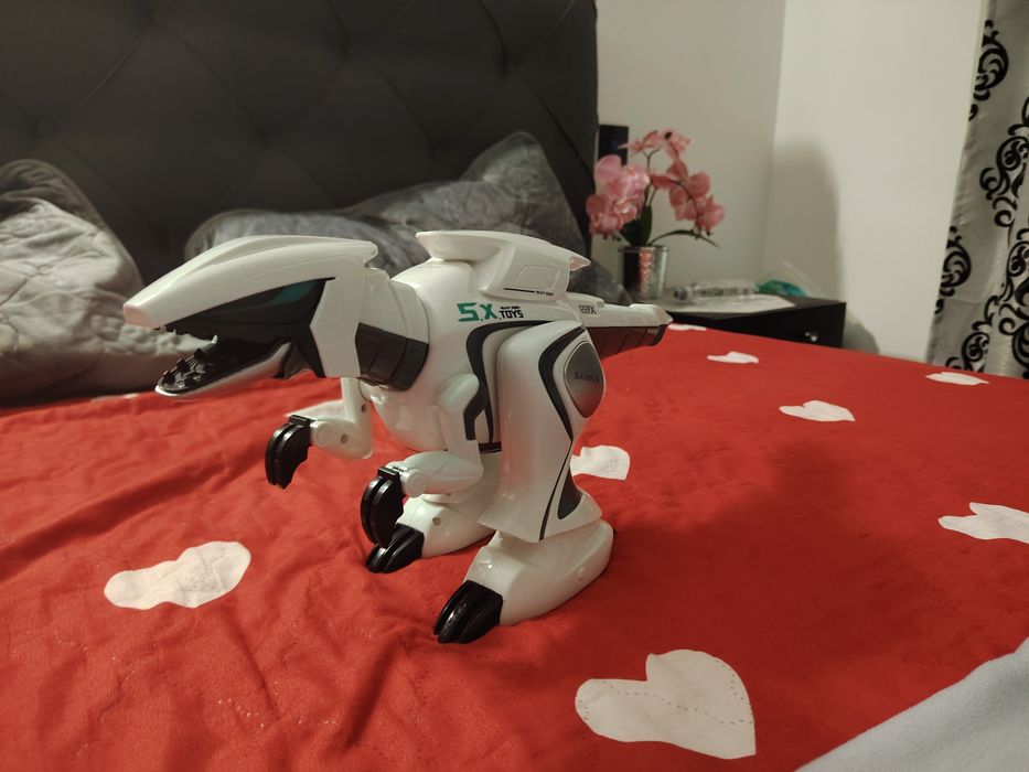 Robot dragon cu multimple functii