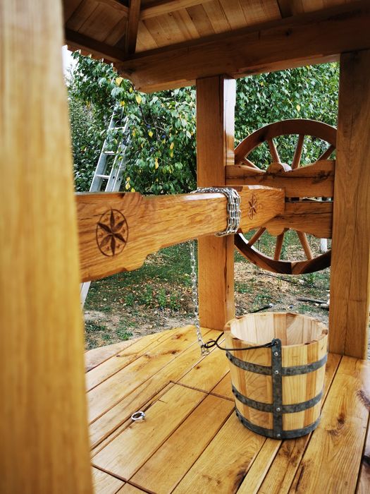 Fântâni ornamentale din lemn