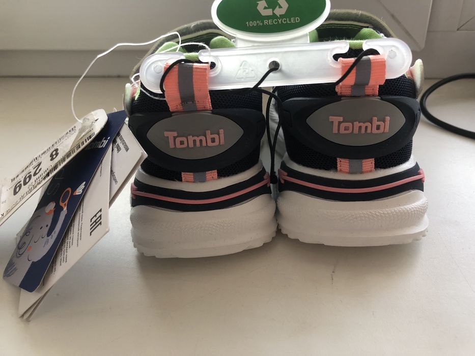 Кроссовки для девочки