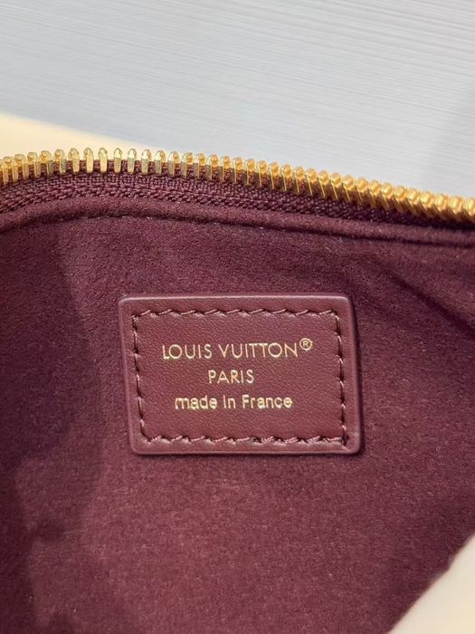 Сумка LV Louis Vuitton Pochette Bloom