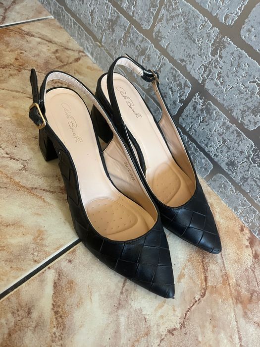 Дамски сандали и обувки