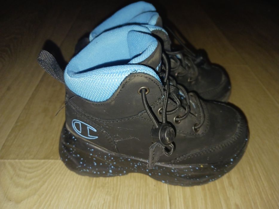 Детски спортни ботички