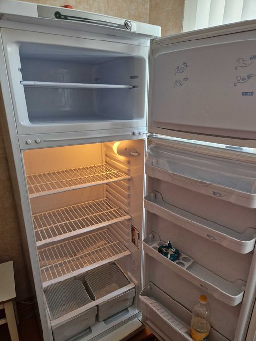Продам холодильник индезит