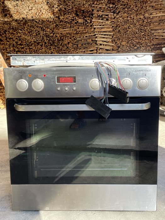 Cuptor electric incorporabil + plită vitroceramică AEG Competence