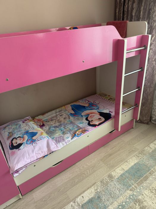 Двухьярусная кровать