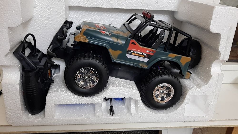 Дистанционно управляемый игрушечный машина