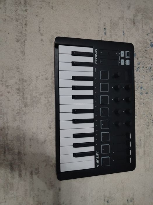 Продам миди клавиатура arturia mini lab 3