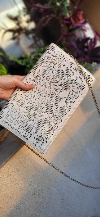 Poseta plic dantelat alb cu auriu