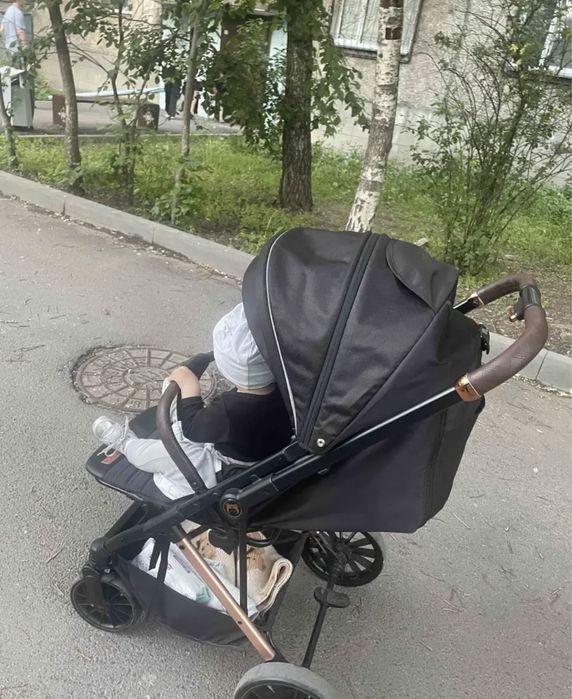 Продам коляску INING BABY