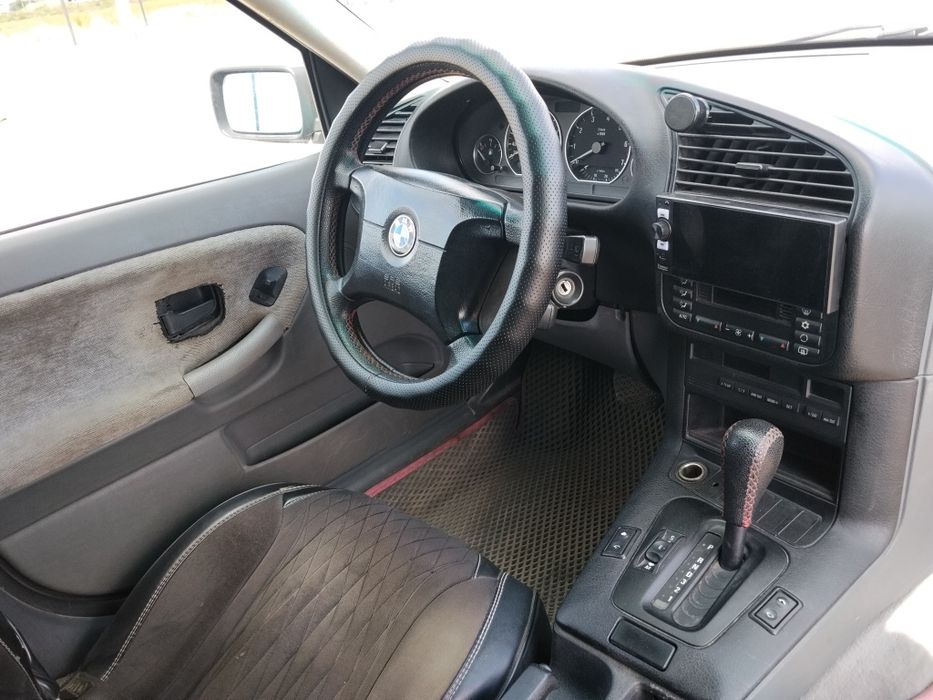 Продам BMW 318i автомат