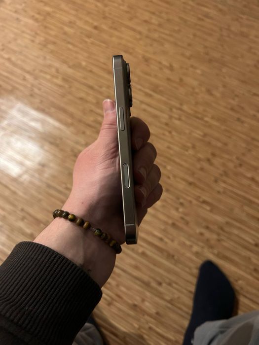 Продам айфон 16 про