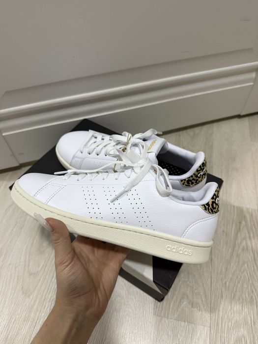 Adidas кроссовки женские