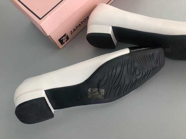 Дамски обувки с нисък ток - бяло и черно - НОВИ!