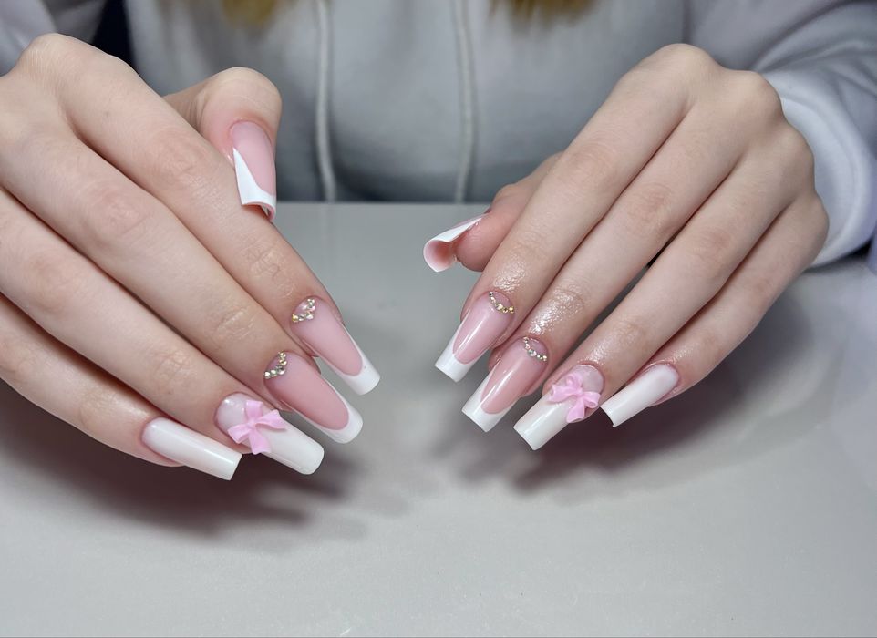 Unghii cu gel , semipermanet si pedichiura estetica