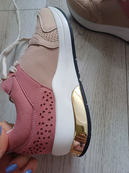 Adidași Liu Jo.   .