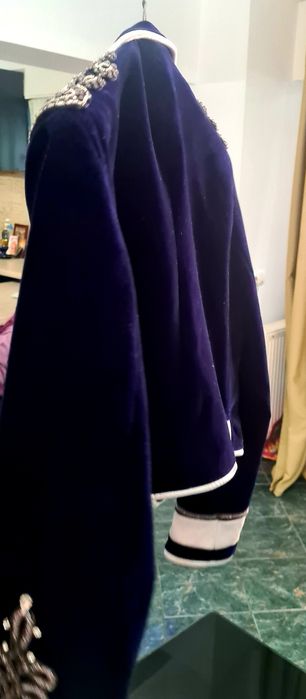 Sacou dama pana in talie.