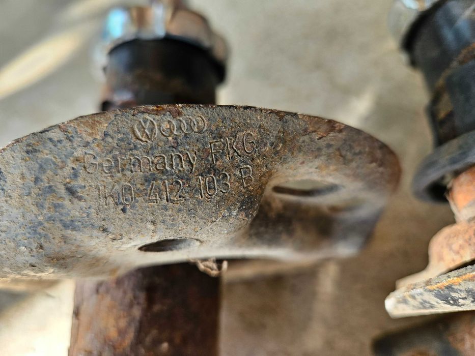 Амортисьори предни Vw Golf 5/ Голф 5