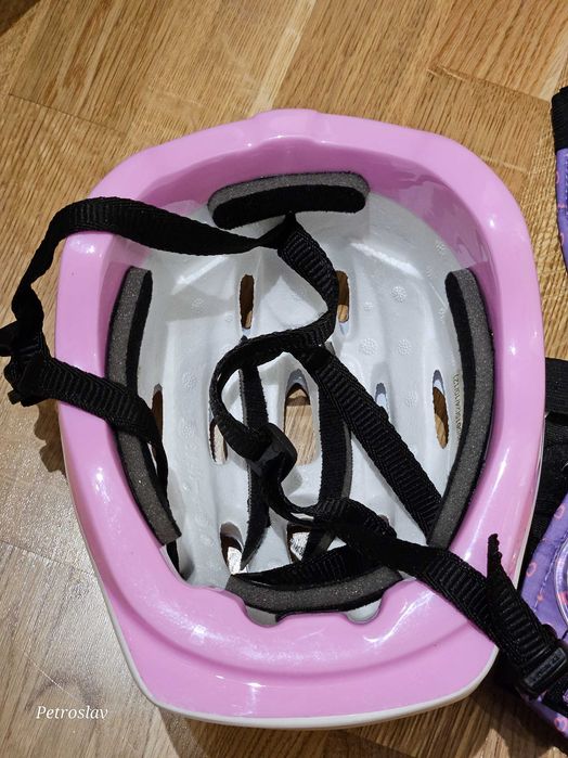 Детска каска за колоездене + наколенки