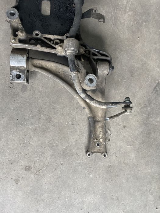 Cadru motor jug  Volkswagen Golf 5 jetta Passat B6 b7 cc + brate