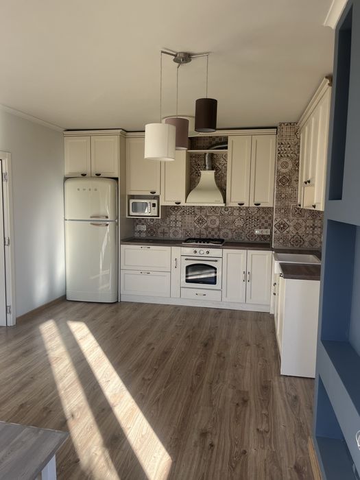 Продава се Тристаен апартамент в Варна, Базар Левски - 80 кв.м за 2175 €/кв.м - Снимка #2