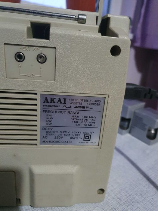 Продавам радиокасетофон АКАЙ