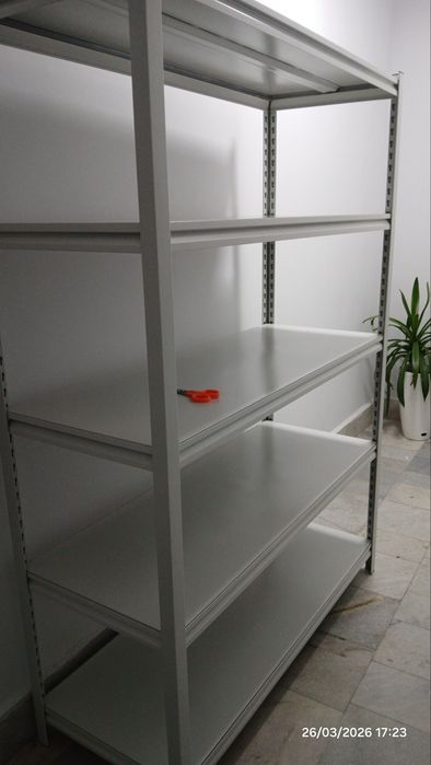 Stellaj rangi oq. Стеллаж