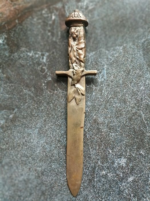 Бронзова кама в стил Art Nouveau