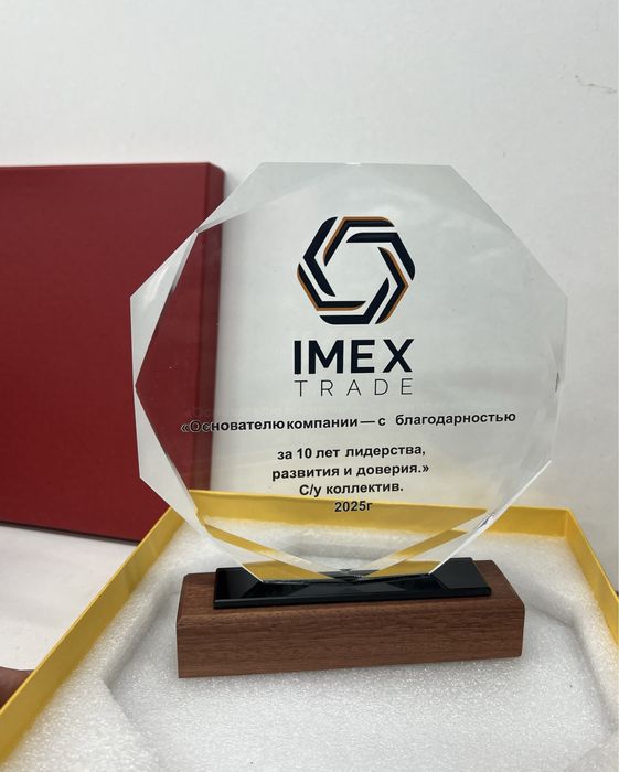 Кубок стекло награда статуэтки