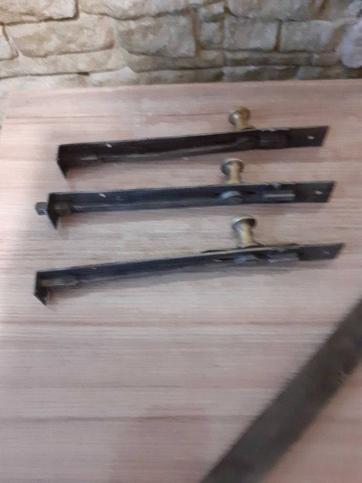 Vand 4 ivare,zavoare pt usi, ideale pt un proiect de restaurare