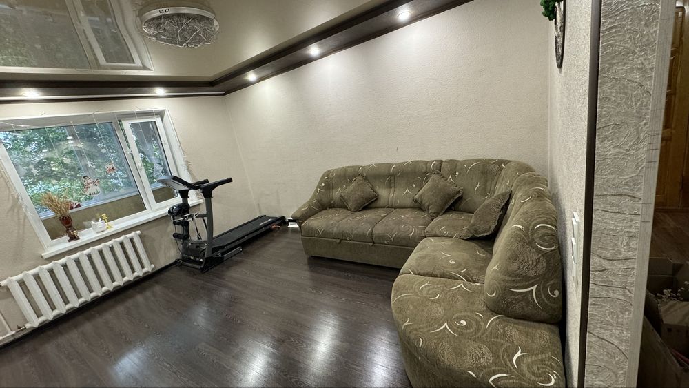 Отдам диван угловой