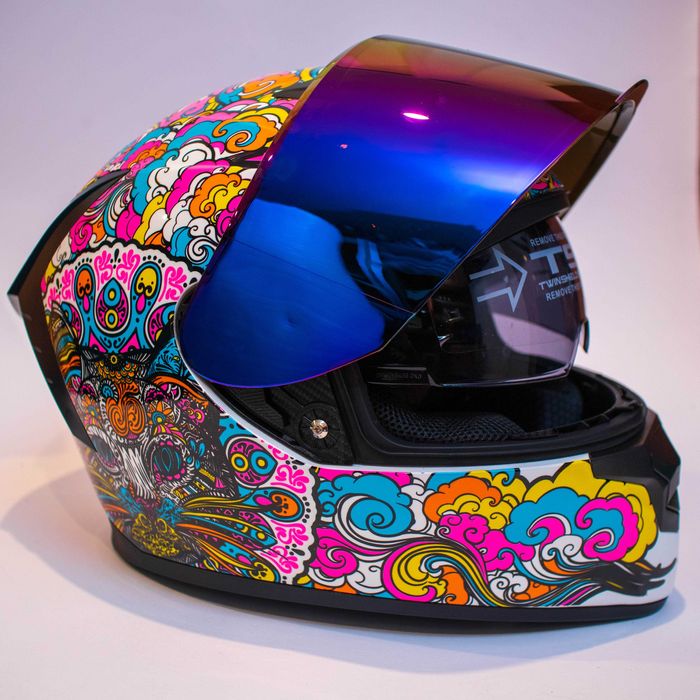 Каска за мотор пистов , скутер , ел. тротинетка др. ( Размер S 55-56 )