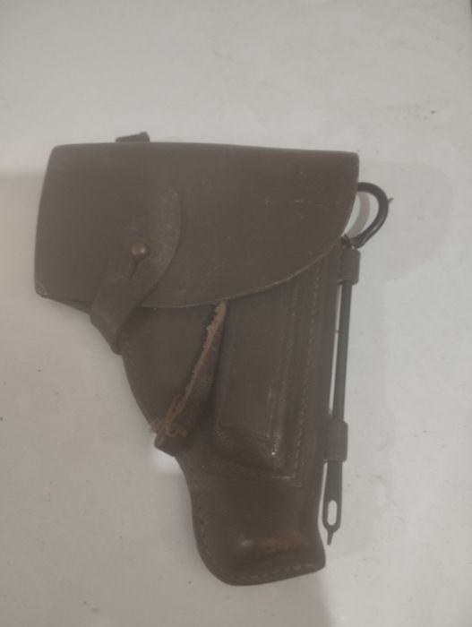 Кобур за пистолет с резервен пълнител