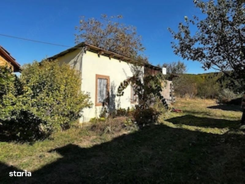Vand 765 mp teren cu constructie in Toparcea