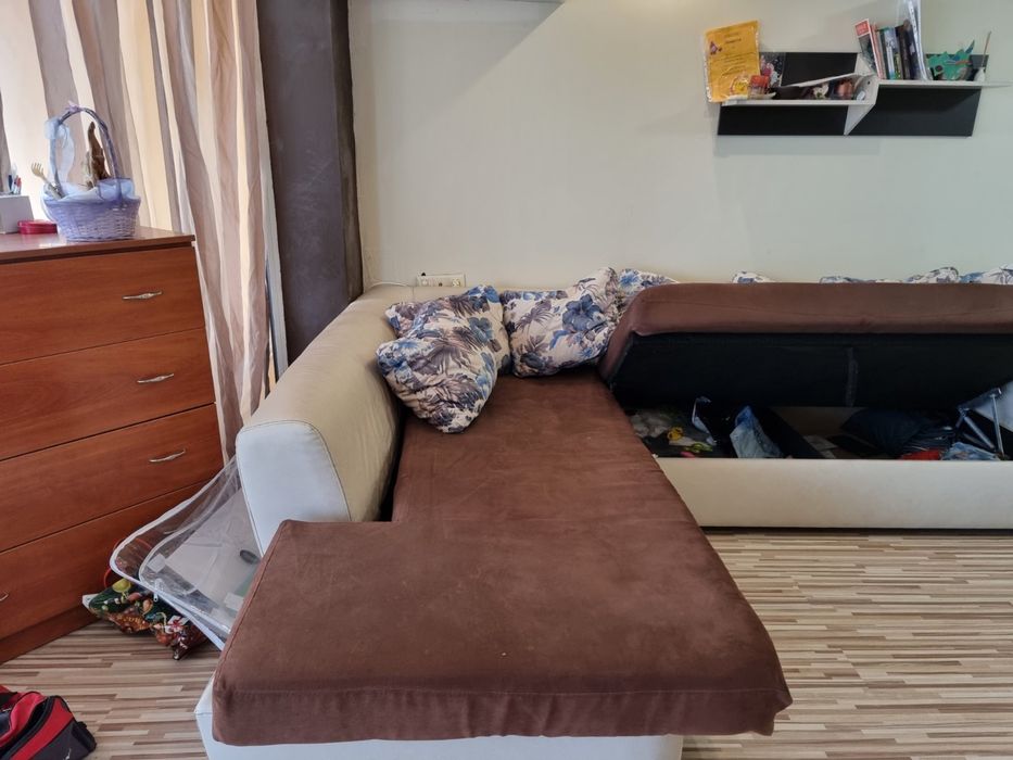 Диван и холна маса