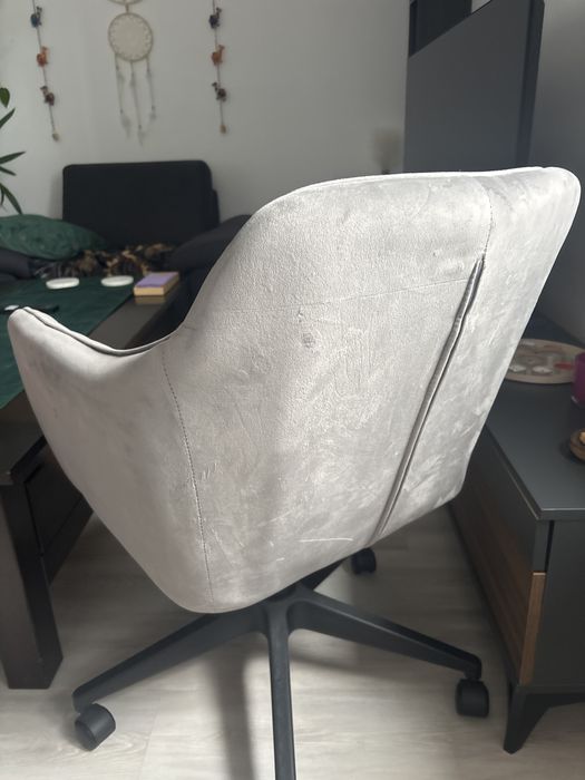 Scaun catifea gri pe roti