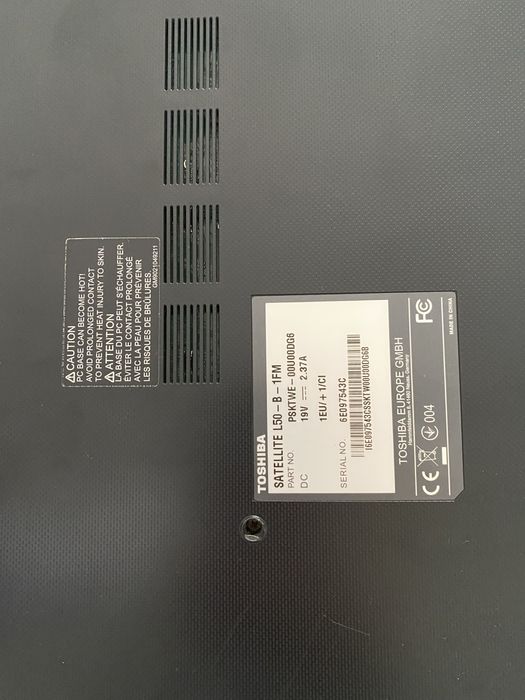 Laptop toshiba rosu ultra slim