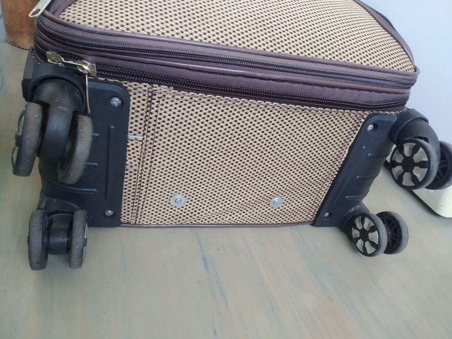 Продаётся чемодан