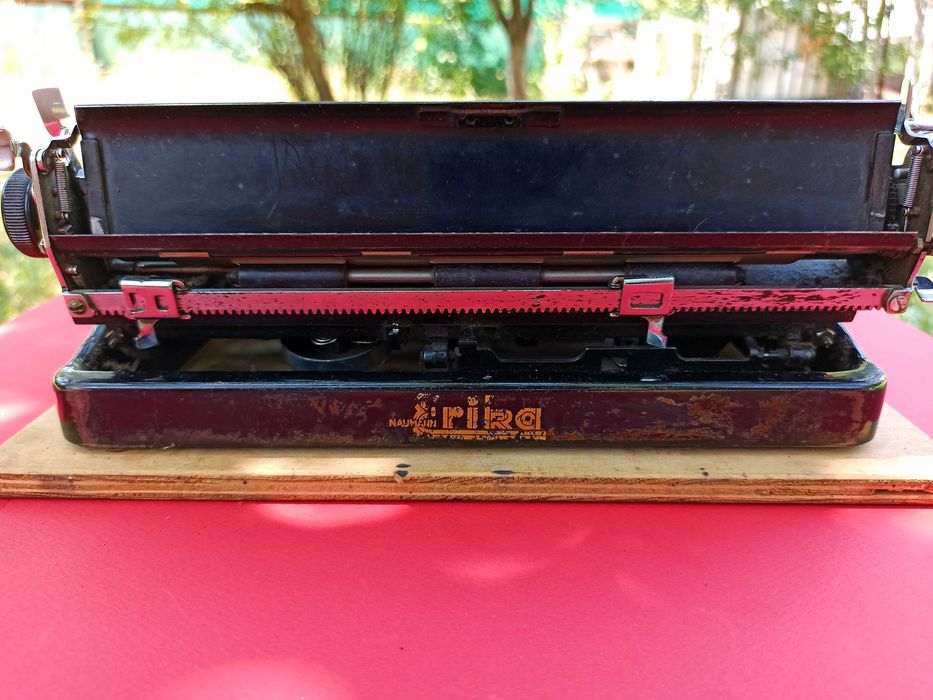 Немска ретро пишеща машина Ерика (Erika), Seidel & Naumann – КАТО НОВА