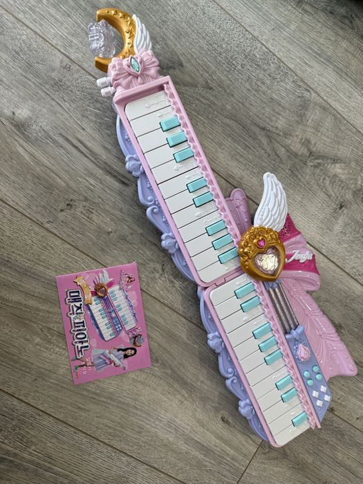 Музыкальная гитара, пианино