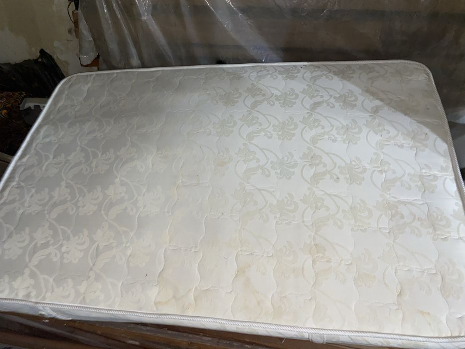 Матрас в отдичном состоянии , ортопедический . 180 на 120 размер