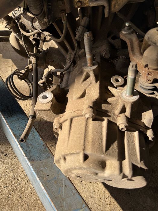 двигател с ръчна скоростна кутия за мазда 6 мотор 2.0 бензин