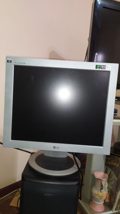 Продам мониторы LG 19 клавиатура Avtech KL23MU