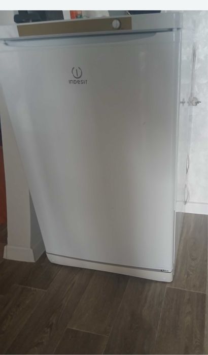 Продам морозильную камеру indesit