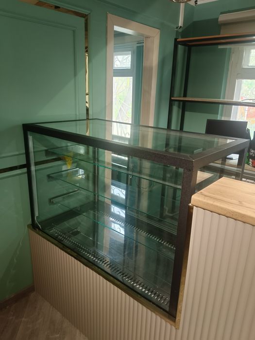 Витринный холодильник.