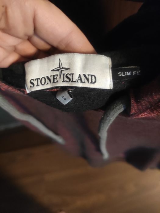 Тъмно червен суичър