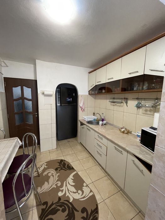 Închiriez Apartament - zona I-uri.