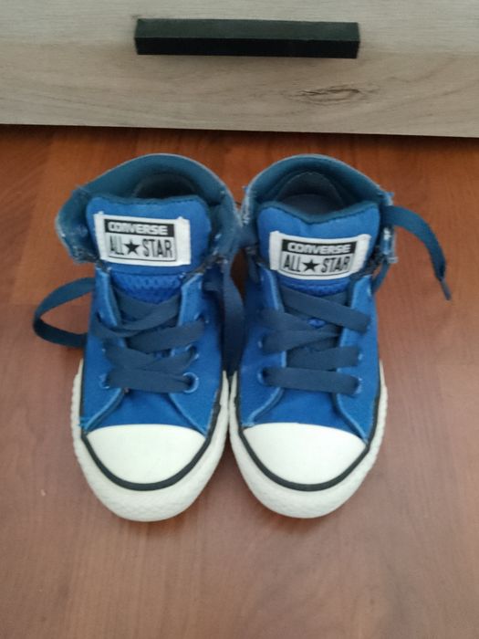 Маратонки за момче adidas / converse