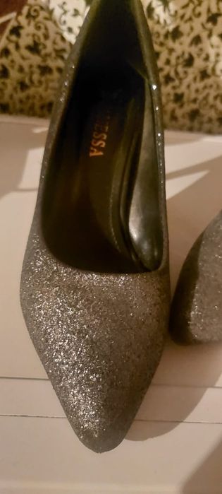 Продам  все кожаные  в отличном состоянии