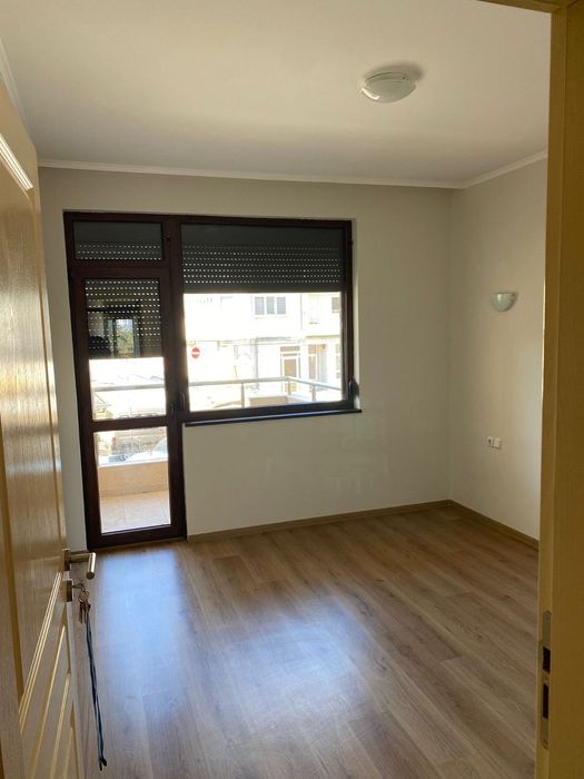 Дава се под наем Четиристаен апартамент в Добрич, Свети Георги - 105 кв.м за 765 € - Снимка #9