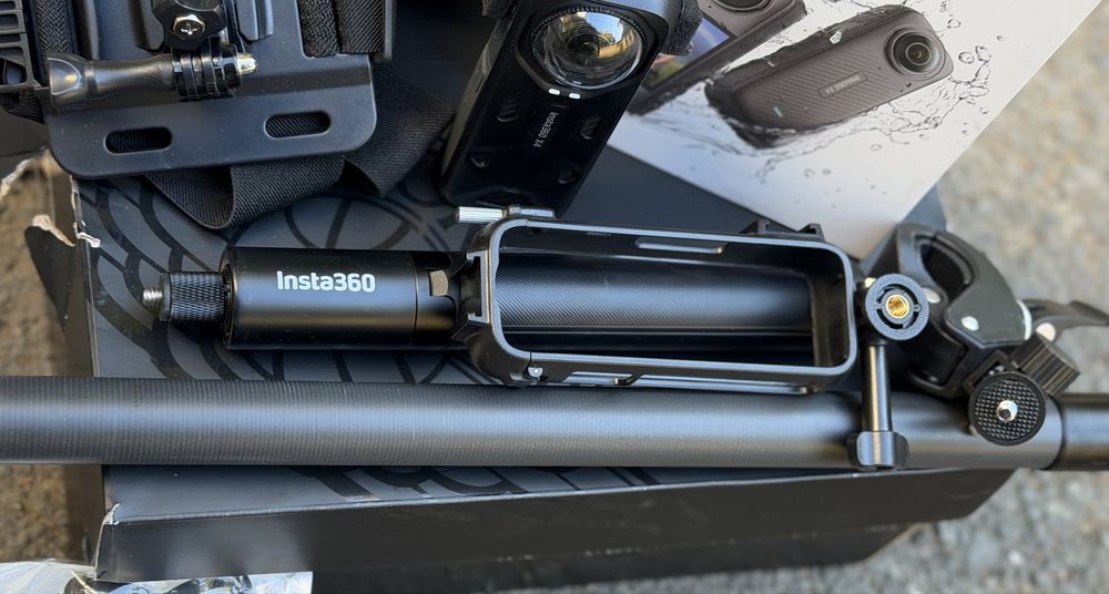 Екшън камера Insta360 X4, 8K, 360 + богат комплект аксесоари + 16GB карта памет